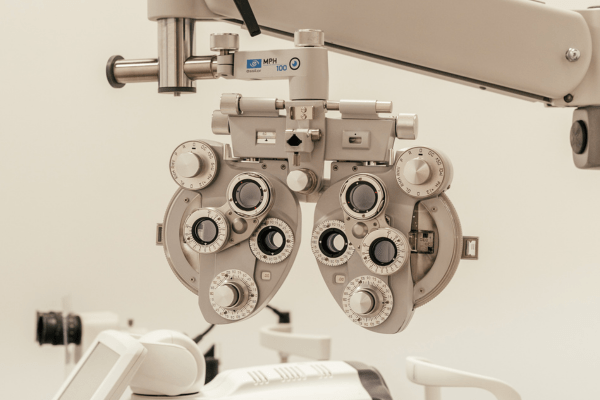 Optician, ophthalmologist or optometrist – who should I go to?