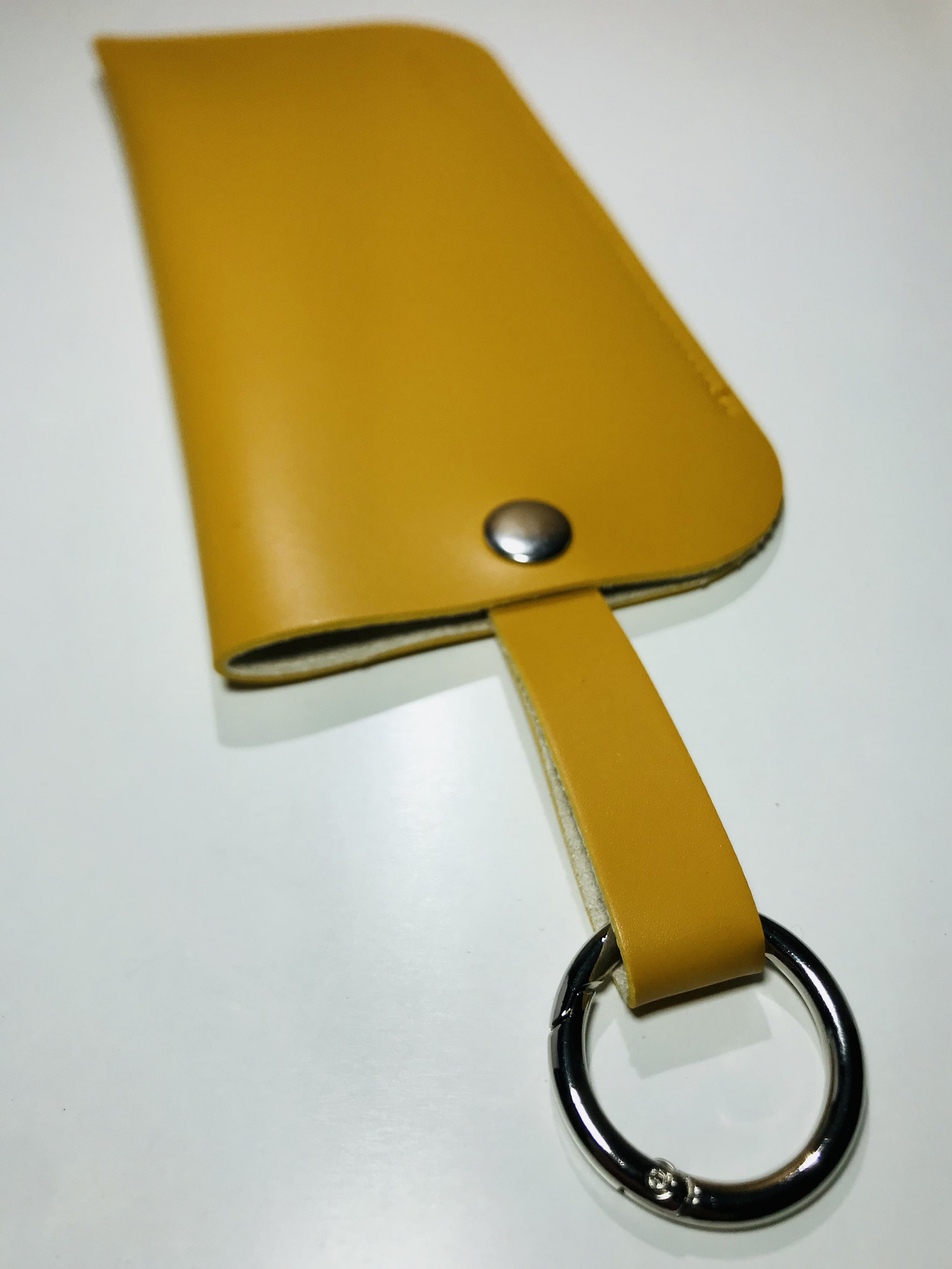 ETUI marki Necks Żółte