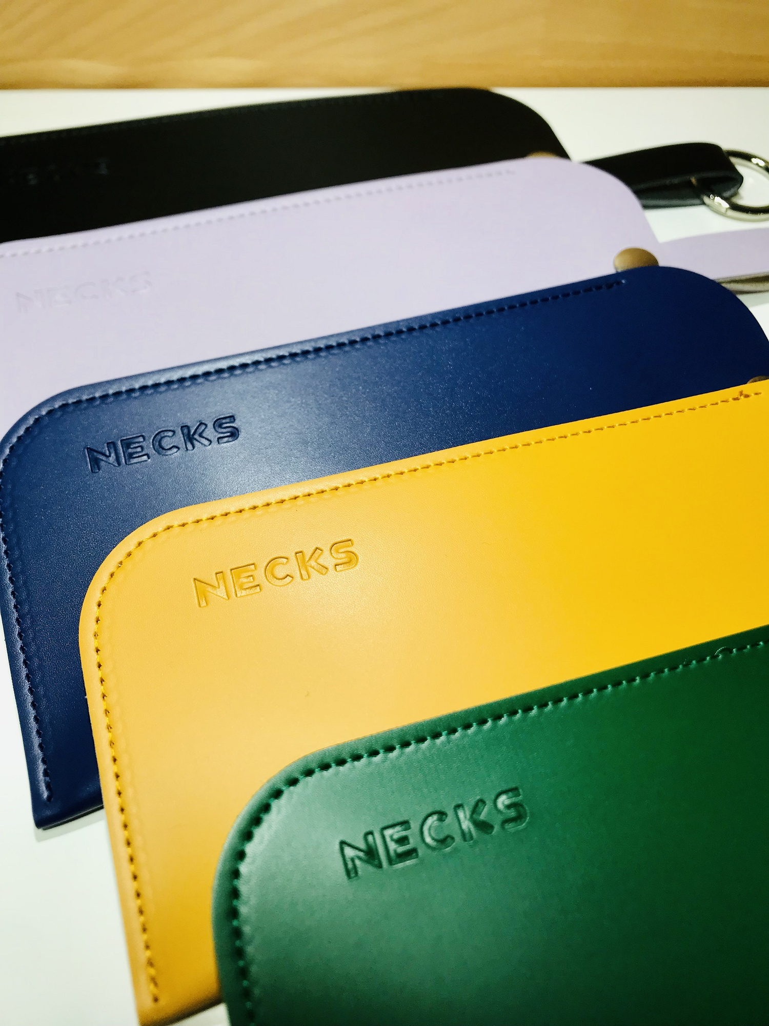 ETUI marki Necks Czarne