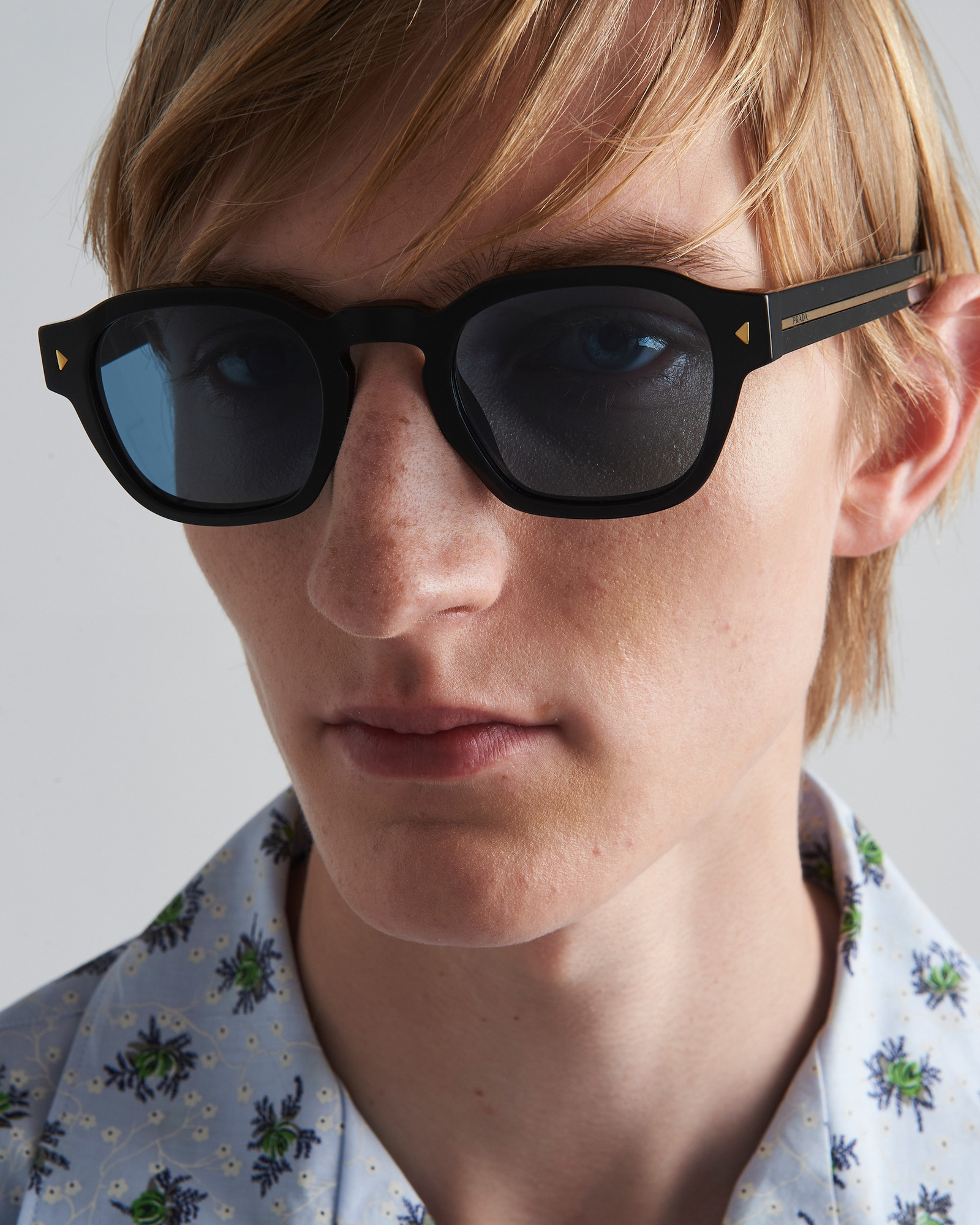 Prada Sunglasses PRA16S-16K04D